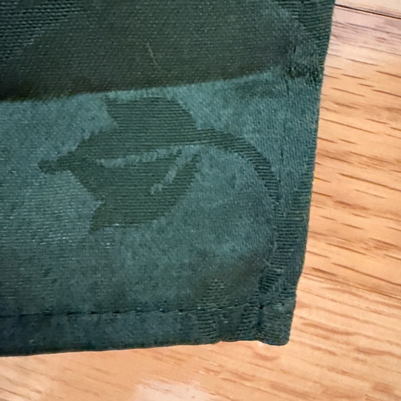 NWOT Christmas Rectangular Table Cloth Flowers Holly Berries Green Cream Gold - Picture 6 of 9